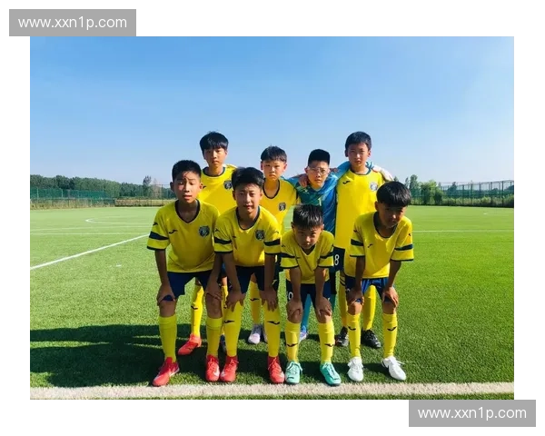 展现中小学生绿茵拼搏精神与团队风采的精彩足球比赛视频全程集锦